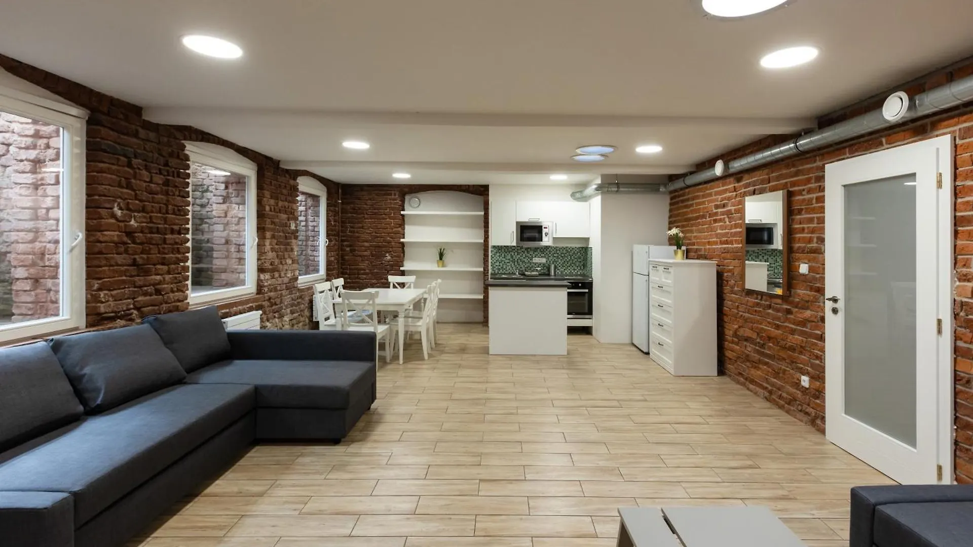 Spacious Apartment In Quiet Courtyard Near Charles Bridge プラハ チェコ