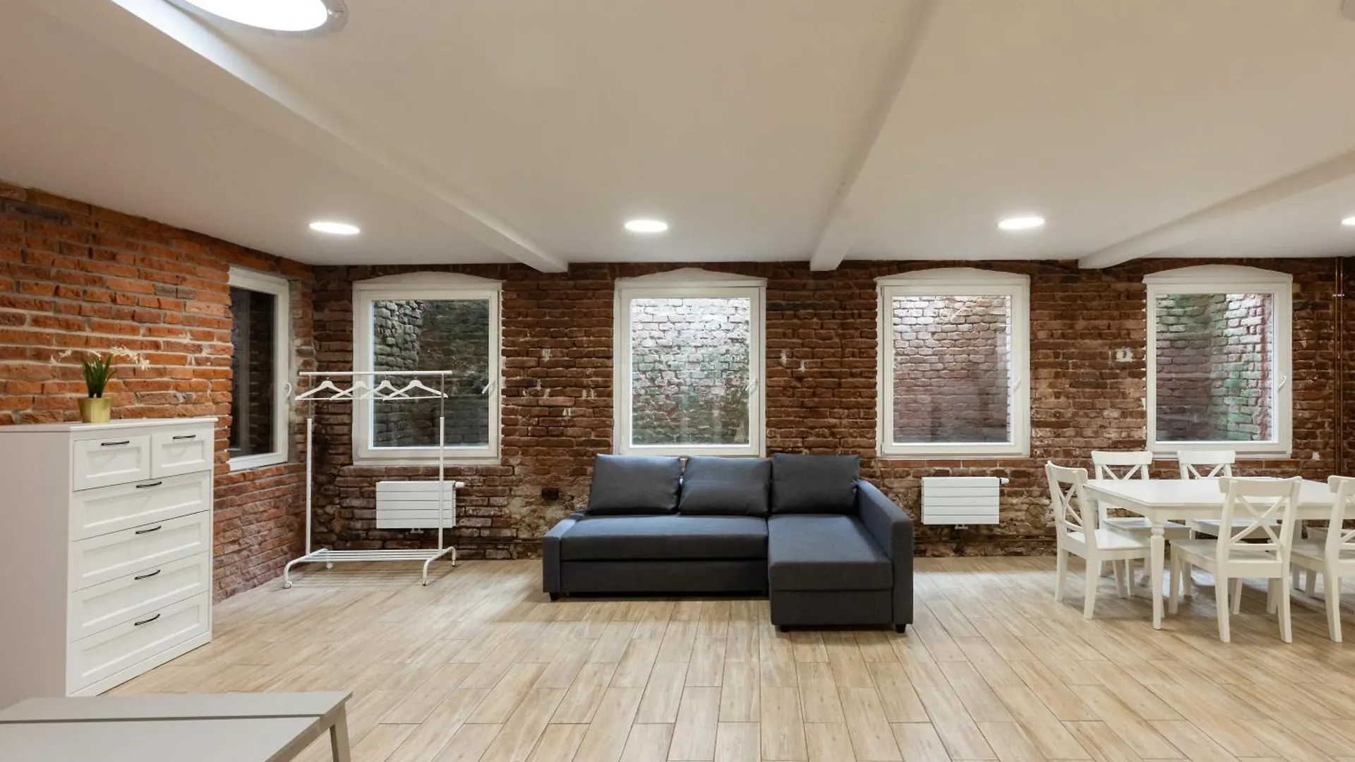 Spacious Apartment In Quiet Courtyard Near Charles Bridge プラハ